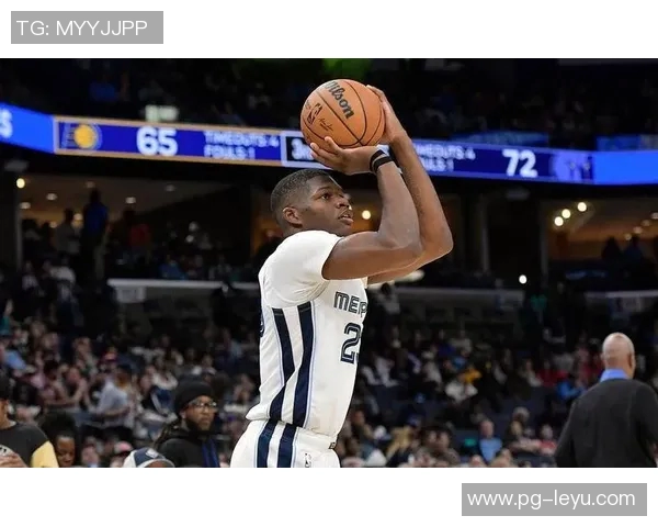 菜鸟表现出色灰熊新秀砍下27分黄蜂中锋完美7投7中贡献14分