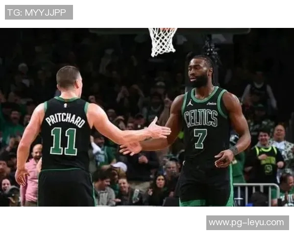 凯尔特人攻守兼备进攻效率领跑联盟防守稳居前列展现强大实力